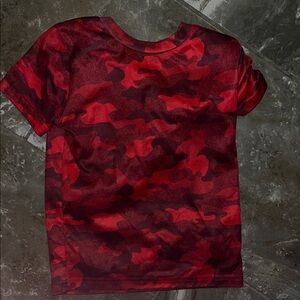 Red Camo Kids size 5 T-Shirt
